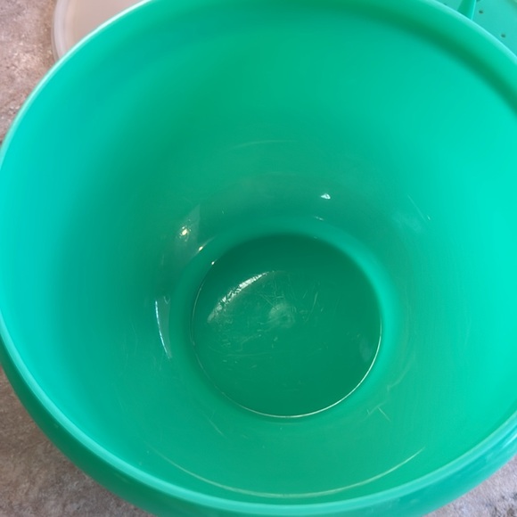 Tupperware Salad Keeper - Picture 4 of 6